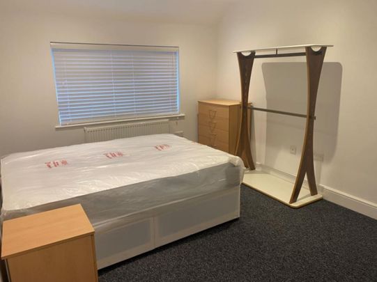 5 bedroom semi-detached house to rent - Photo 1