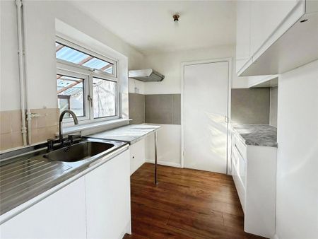 2 bedroom semi-detached house to rent - Photo 2