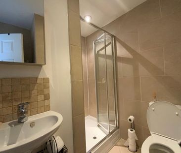 1 bedroom in a house share to rent - Photo 5