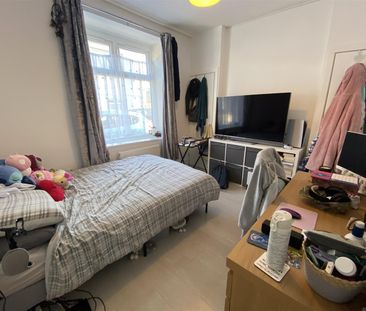 Student Property For Rent Queen Street, Pontypridd - Photo 2