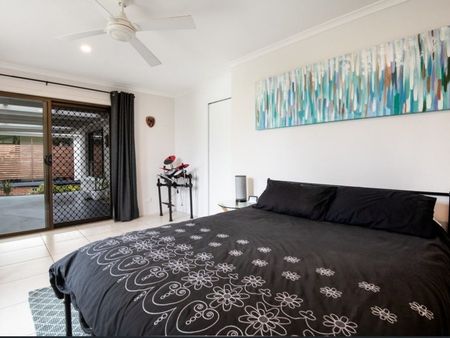 Emerald Beach, 15 Lights Street - Photo 2