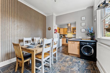 6 Bed Semi-Detached House, Glen Road, S7 - Photo 3