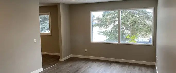 Marlborough Park – Renovated – 3 Bedroom Main Floor – Only $1,850 | 394 Maitland Hill Northeast, Calgary - Photo 1