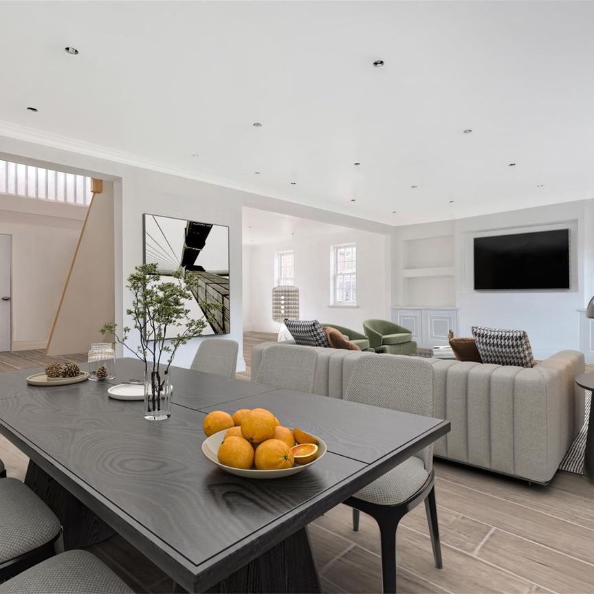 Ivy Chimneys, Epping - Photo 1