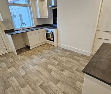 2 bed Terraced - To Let - Photo 6