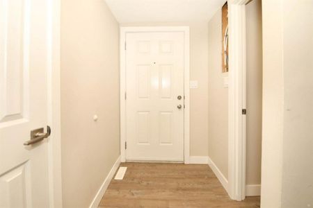 Beautiful 3 Bedroom Townhouse in Riverside Meadows - Photo 3
