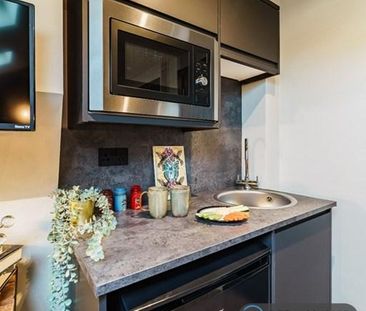 1 bedroom in a house share to rent - Photo 4