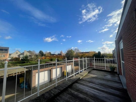 Comfortabel appartement met 2 slaapkamers, garage en een ruim terras! - Photo 1