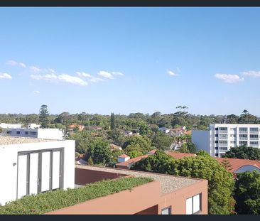 Stylish 2-Bedroom Apartment with City Views in Homebush - Photo 5