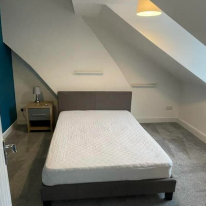5 Double Bedroom Edwardian Property - Photo 1