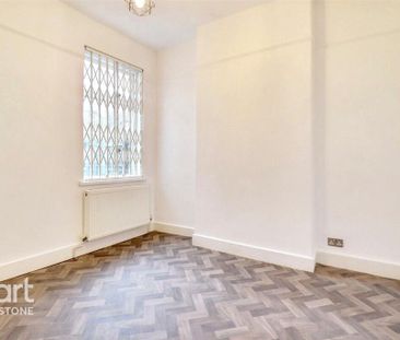 3 bedroom end of terrace house to rent - Photo 2