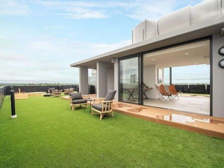 Modern and Spacious 1 Bedroom Apartment - Photo 4