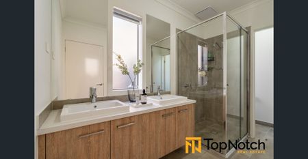 Modern and Stylish 4 bedroom family home!! - Photo 4