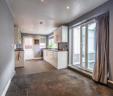 3 bedroom semi-detached house to rent - Photo 6