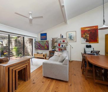 Sunlit Split-Level Townhouse Offering Space, Style & Convenience - Photo 1