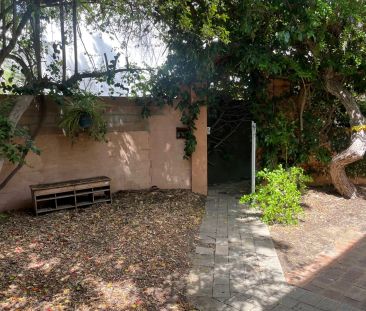 3-bedroom, 2-bathroom townhouse - Photo 2