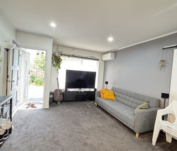 MOUNT EDEN, 2 BEDROOMS - Photo 1