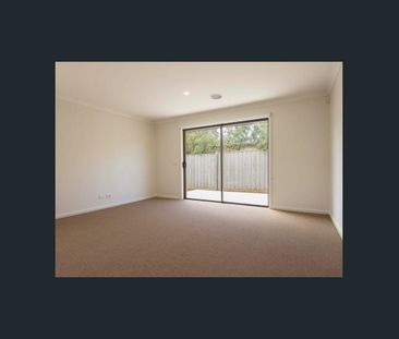 Low maintenance living with second living! - Photo 6