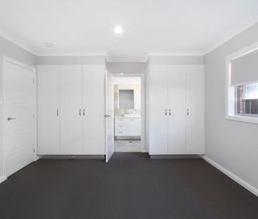 EXECUTIVE STYLE VILLA! - Photo 2