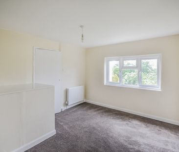 3 bedroom semi detached property to rent, - Photo 5