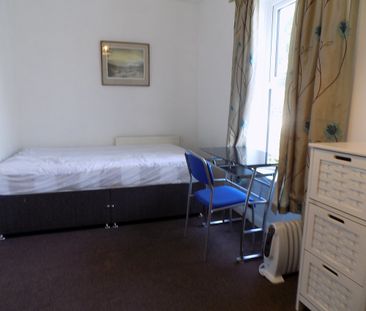 Fron Dirion Terrace, Bangor, Gwynedd,... - Photo 2