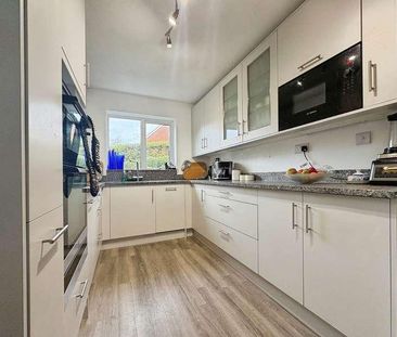 Halfway Close, Trowbridge, BA14 - Photo 5