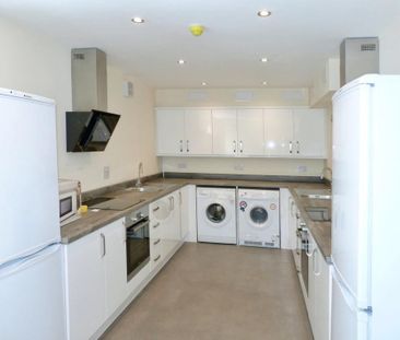 1 bedroom in a house share to rent - Photo 4