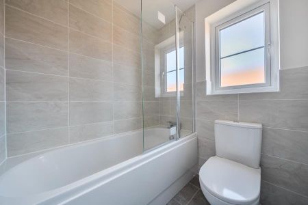 Ilex Drive, Tewkesbury, Gloucestershire - Photo 4