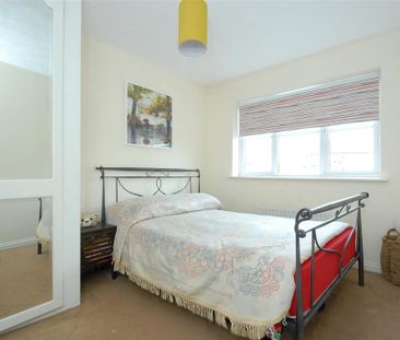 4 bedroom semi-detached house to rent - Photo 6