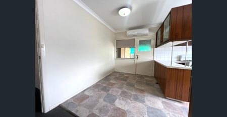 Spacious Unit in Prime Location – Walk to Dean Street! - Photo 3