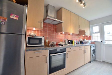 1 bedroom flat to rent - Photo 4