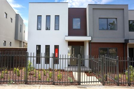 11 Linacre Drive, Bundoora VIC 3083 - Townhouse For Rent | Domain - Photo 4