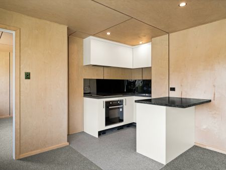 Sunny, stylish and sparkling new - Photo 5