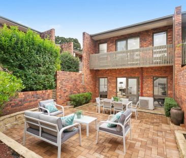 Contemporary Family-Sized Townhouse with Exceptional Convenience - Photo 4