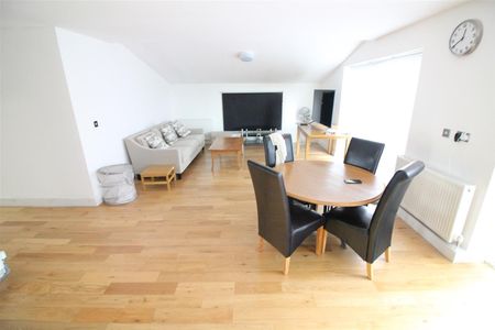 Chertsey Bridge Road, Chertsey - Photo 2