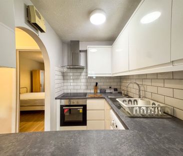11 Sovereign Grove, Wembley, HA0 2DZ - Photo 6