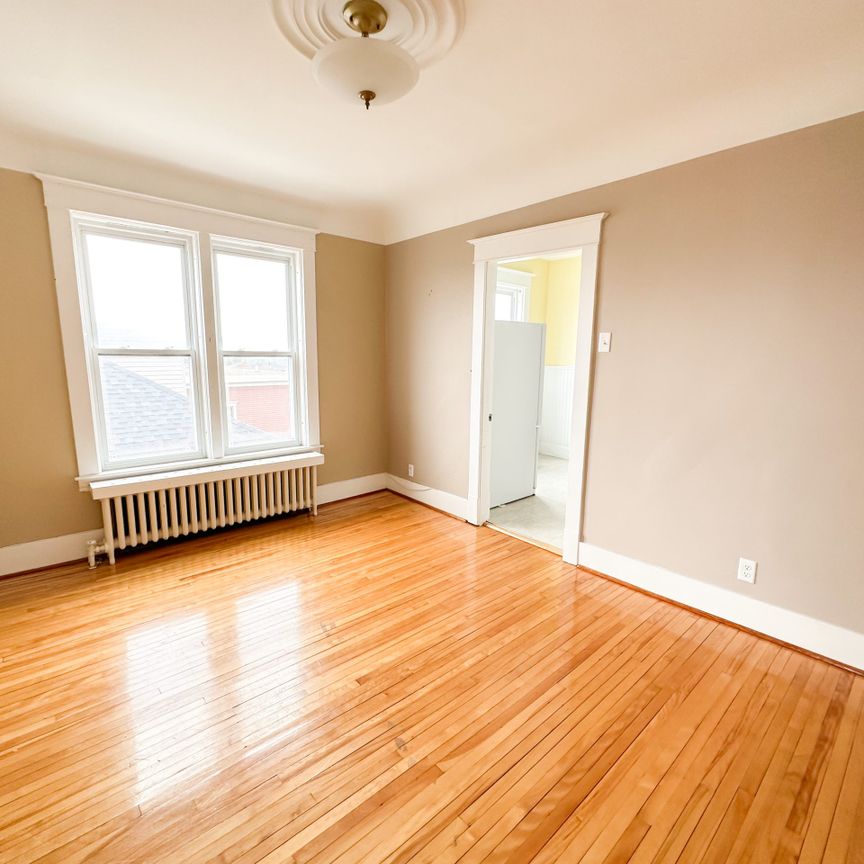 327 Douglas Avenue - Top Floor Unit - Photo 1