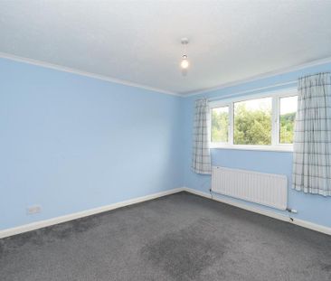 4 bedroom semi-detached house to rent - Photo 2