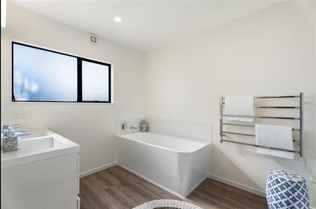 UNFURNISHED TOWNHOUSE - 3 BEDROOMS - Photo 3