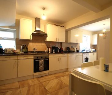 5 bedroom semi-detached house to rent - Photo 1