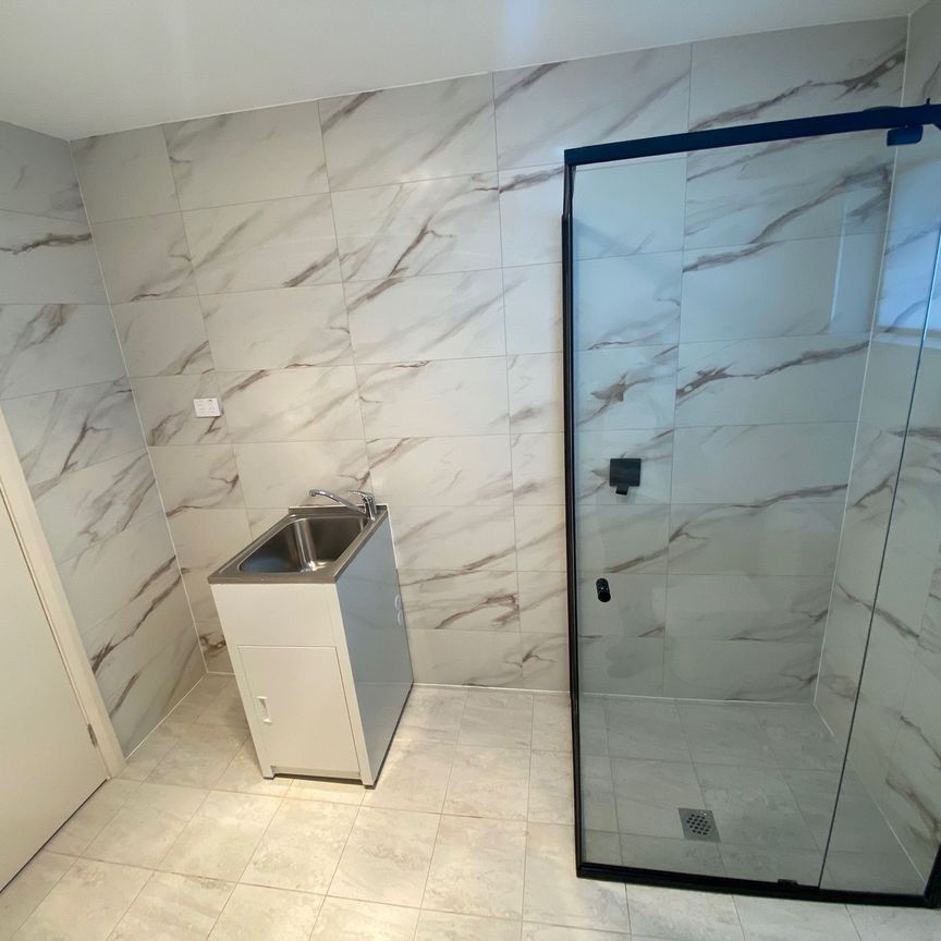 Street Facing 2 Bedroom Granny Flat !! - Photo 1