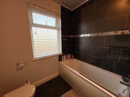 2 bedroom terraced house to rent - Photo 4