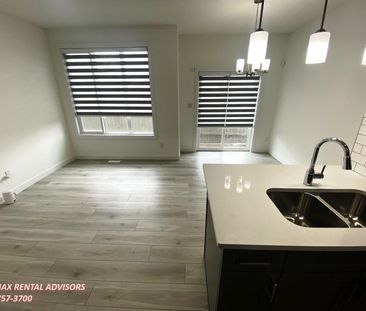 BRAND NEW 3 BED, 2.5 BATH, 2 STOREY TOWNHOUSE W/A DOUBLE ATTACHED G... - Photo 2