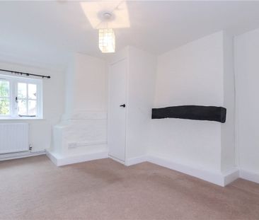 A pretty mid terrace period cottage situated to the South of Oxford... - Photo 1
