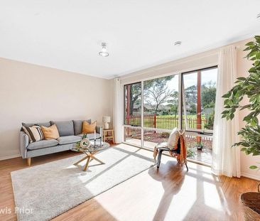 Parkside Living - Renovated 3 Bedroom Townhouse Moments from Everyt... - Photo 1