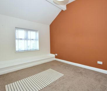 2 bedroom end of terrace house to rent - Photo 4