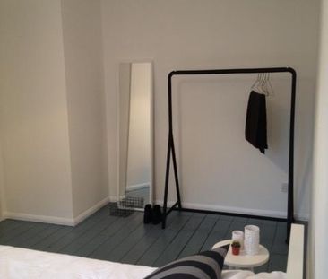 4 Bed Semi-Detached House, Edwins Mead, E9 - Photo 5