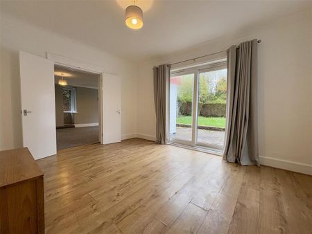 4 bedroom detached house to rent - Photo 3