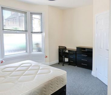 1 bedroom in a house share to rent - Photo 4