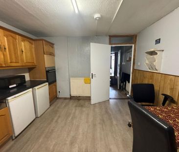 Room in a Shared House, Tower Hamlets Road, E7 - Photo 1